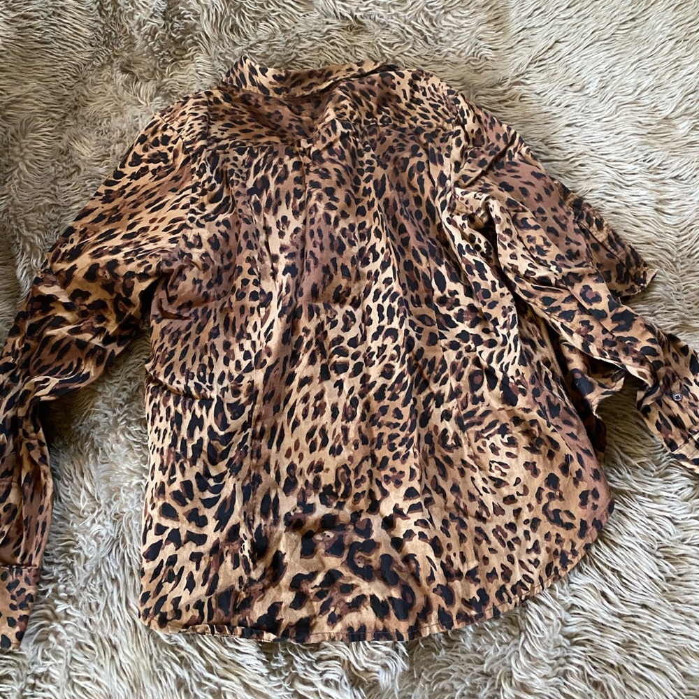 leopard print button down top 🧡🖤 - Picture 2 of 3